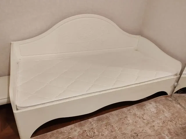 Продам кровать Астория и письменный стол - Мебель в Люберцы