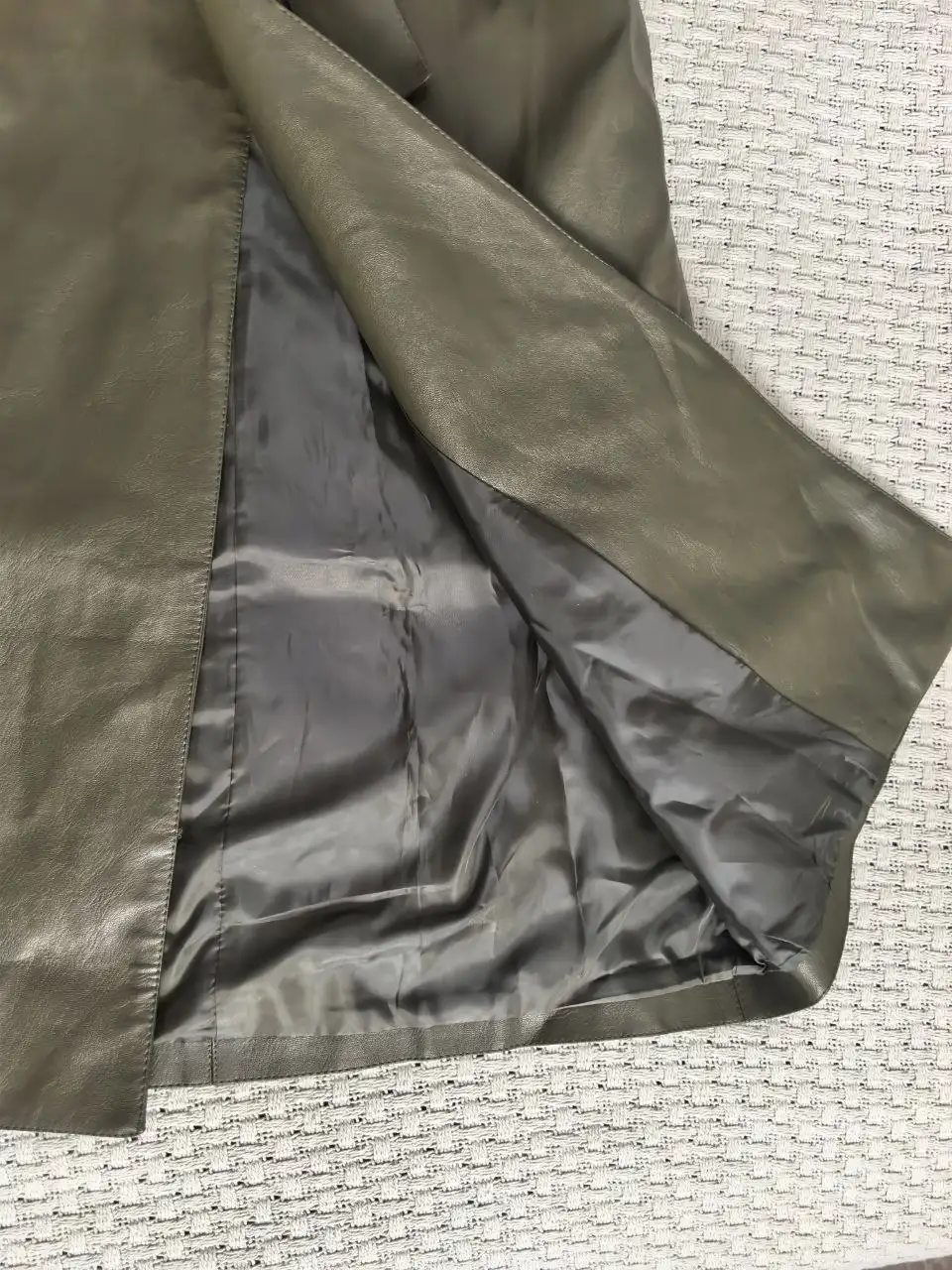 Жилет из премиальной эко-кожи болотного цвета - Верхняя одежда (Одежда) в Люберцы