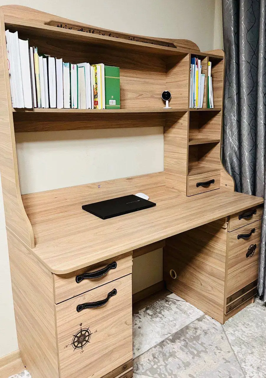 Продажа двухъярусной кровати с матрасом, столом и шкафом - Мебель (Барахолка) в Люберцы