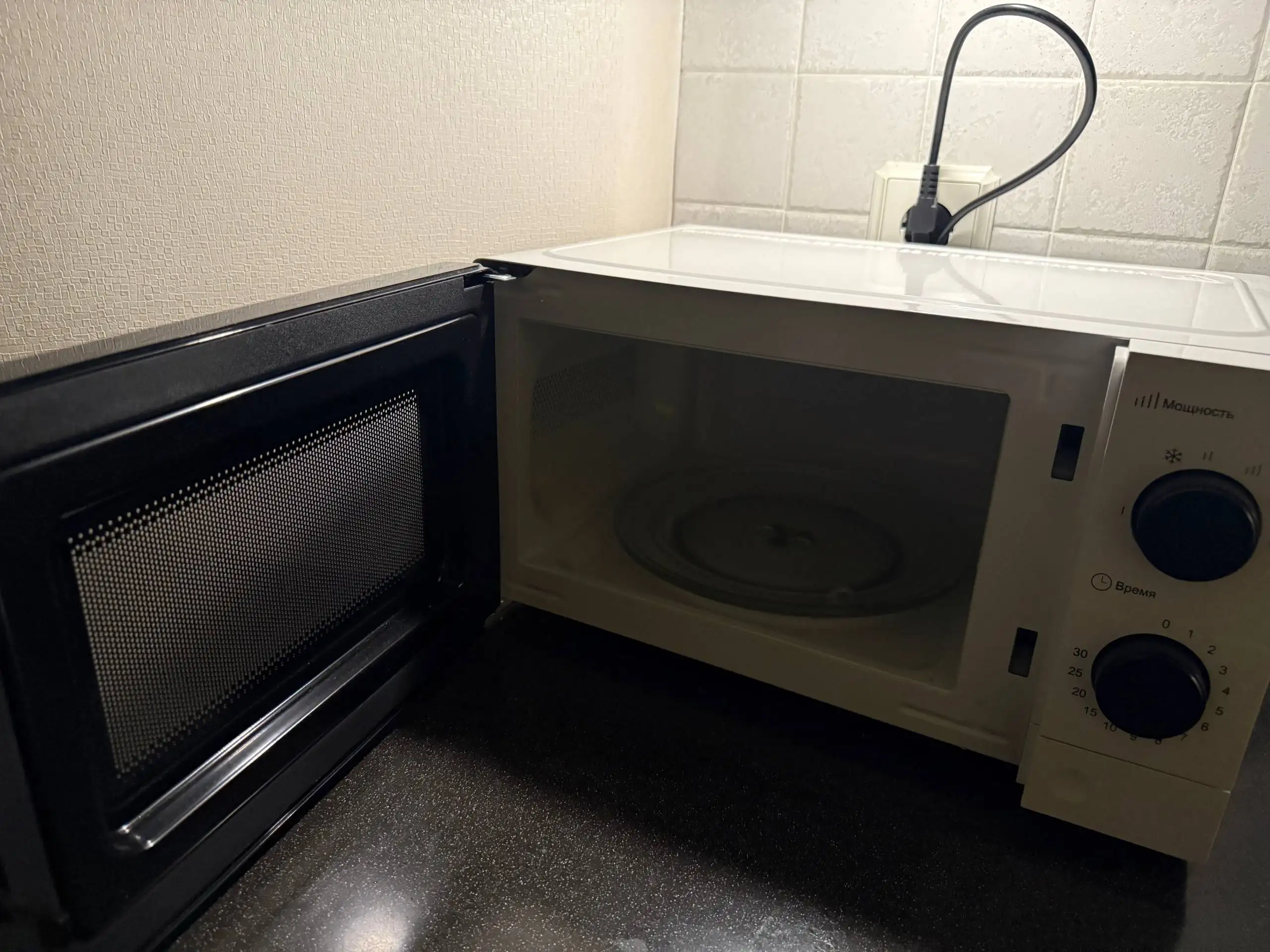 Продам микроволновую печь GURMAN - Бытовая техника (Электроника) в Люберцы