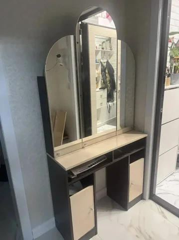 Туалетный столик с полками и ящиками - Детские книги в Люберцы