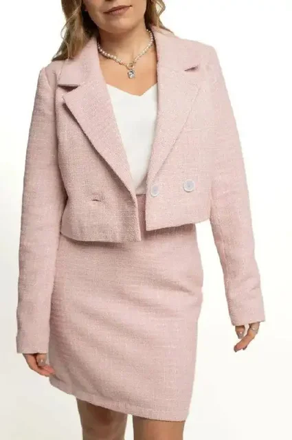 Продажа стильных костюмов и платьев-пиджак оптом - Спортивные костюмы в Москва