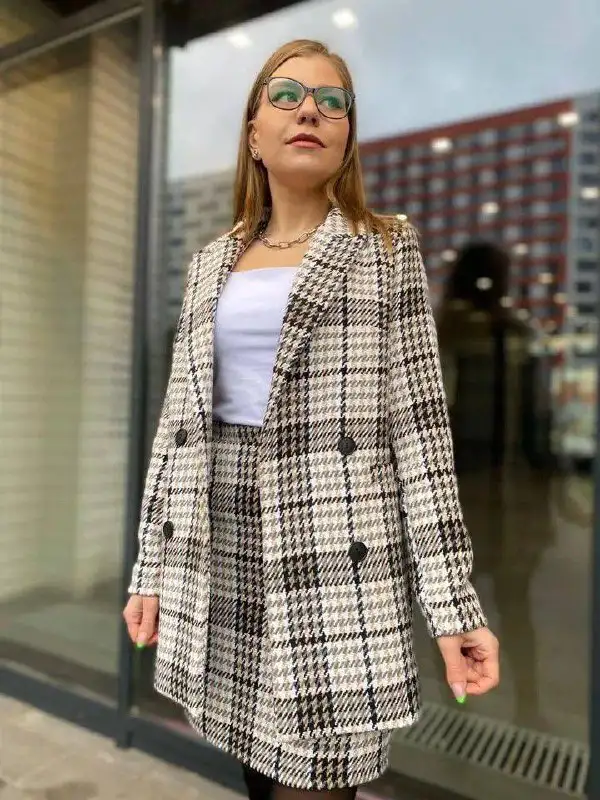 Продажа стильных костюмов и платьев-пиджак оптом - Женская одежда (Одежда) в Москва