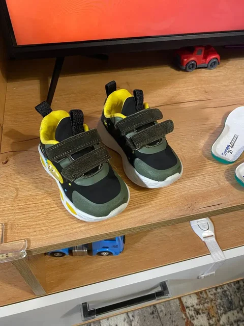 Кроссовки Котофей размер 21 светящиеся - Бутылочки в Люберцы