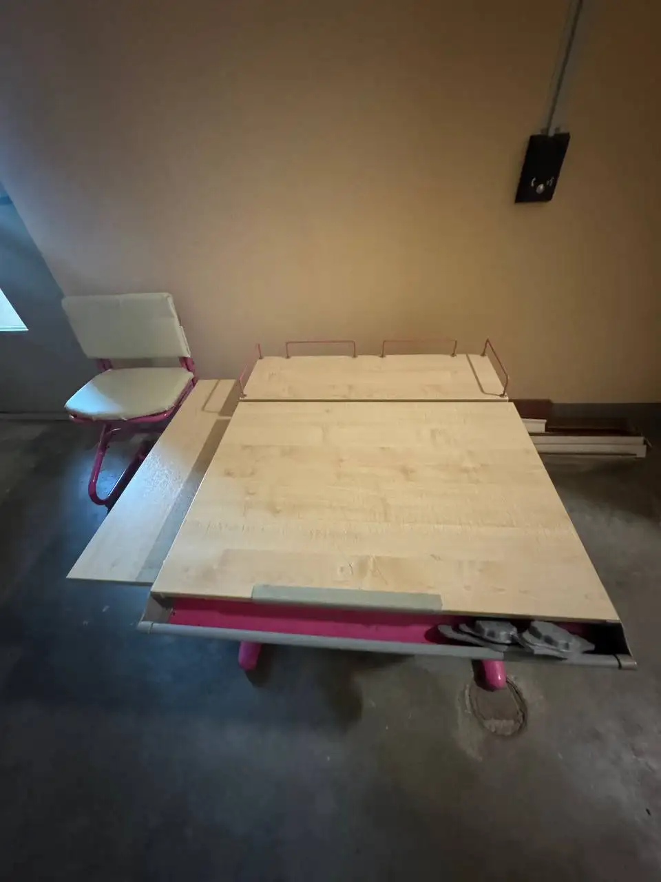 Детская парта растущая - Барахолка в Люберцы