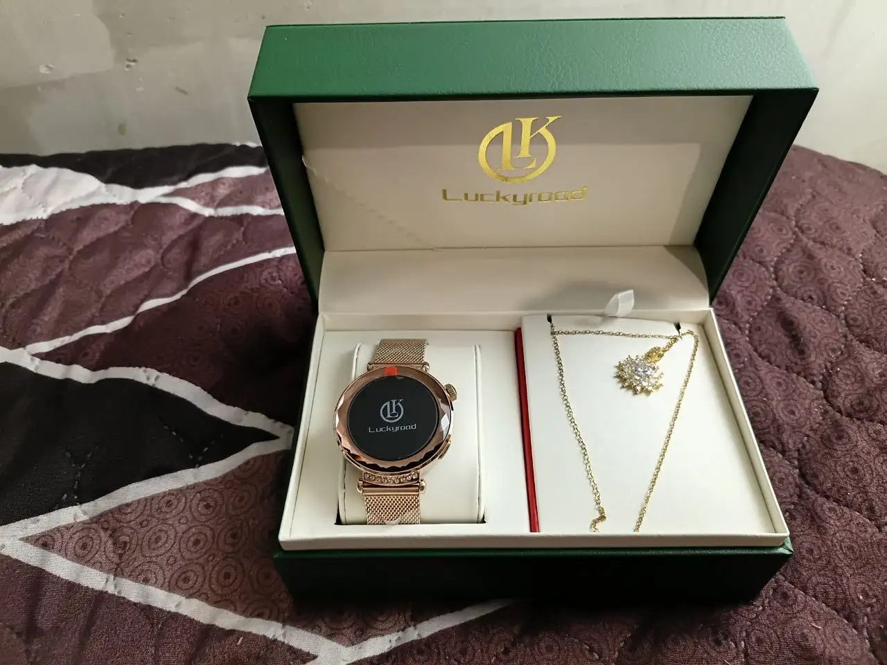 Смарт часы в подарочной упаковке с кулоном - Умные часы (Электроника) в Люберцы