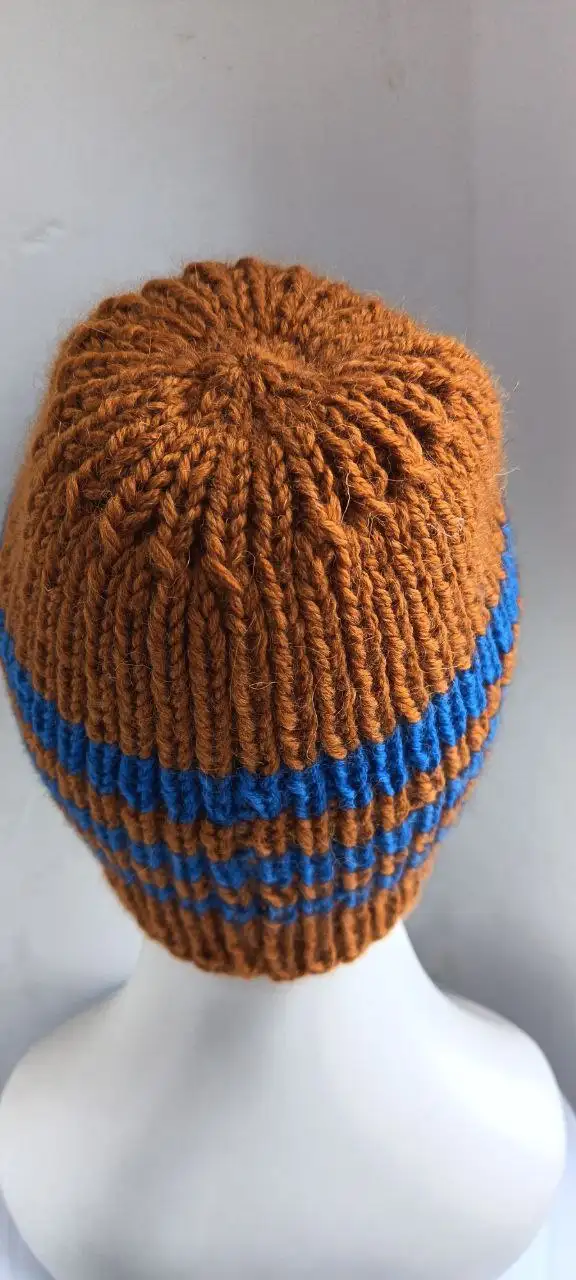 Шапочка ручной работы из полушерсти - Головные уборы (Одежда) в Люберцы