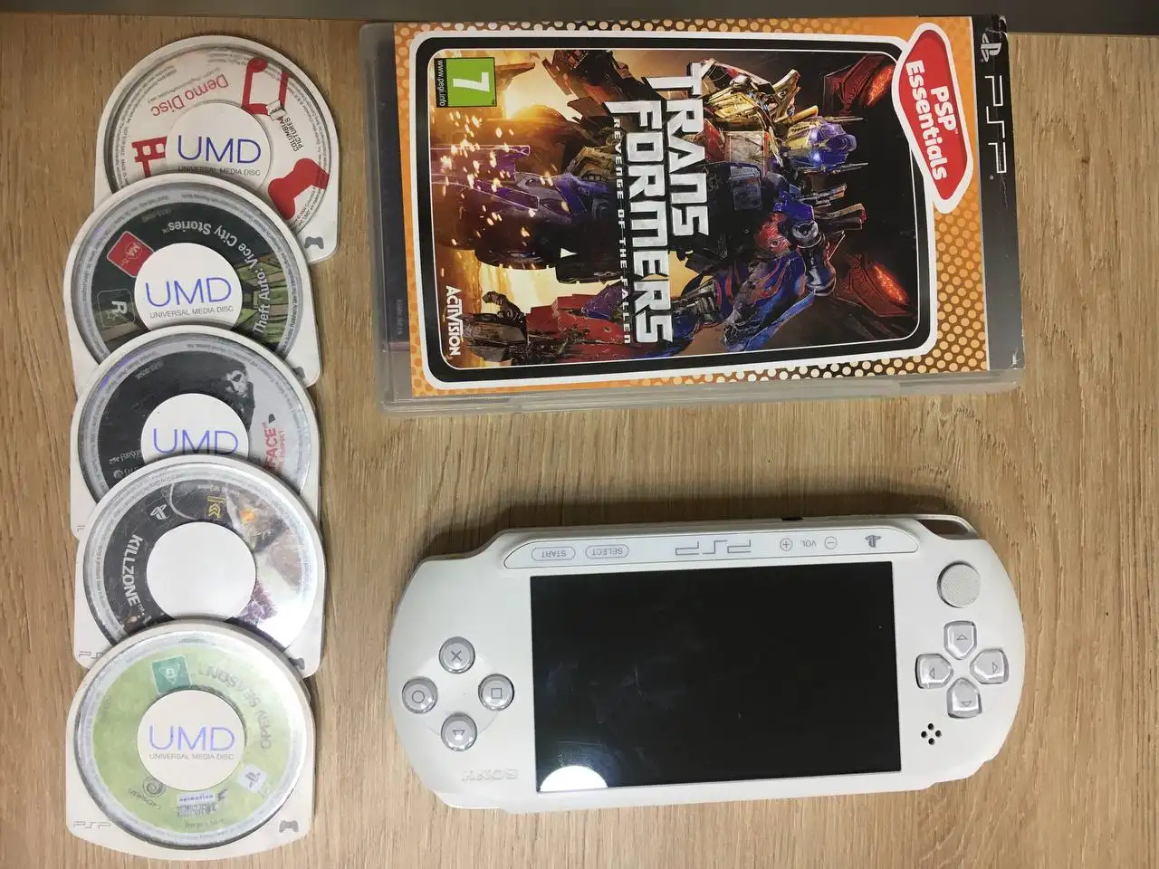 Продам портативную игровую приставку Sony PSP - Игровые консоли (Электроника) в Некрасовка