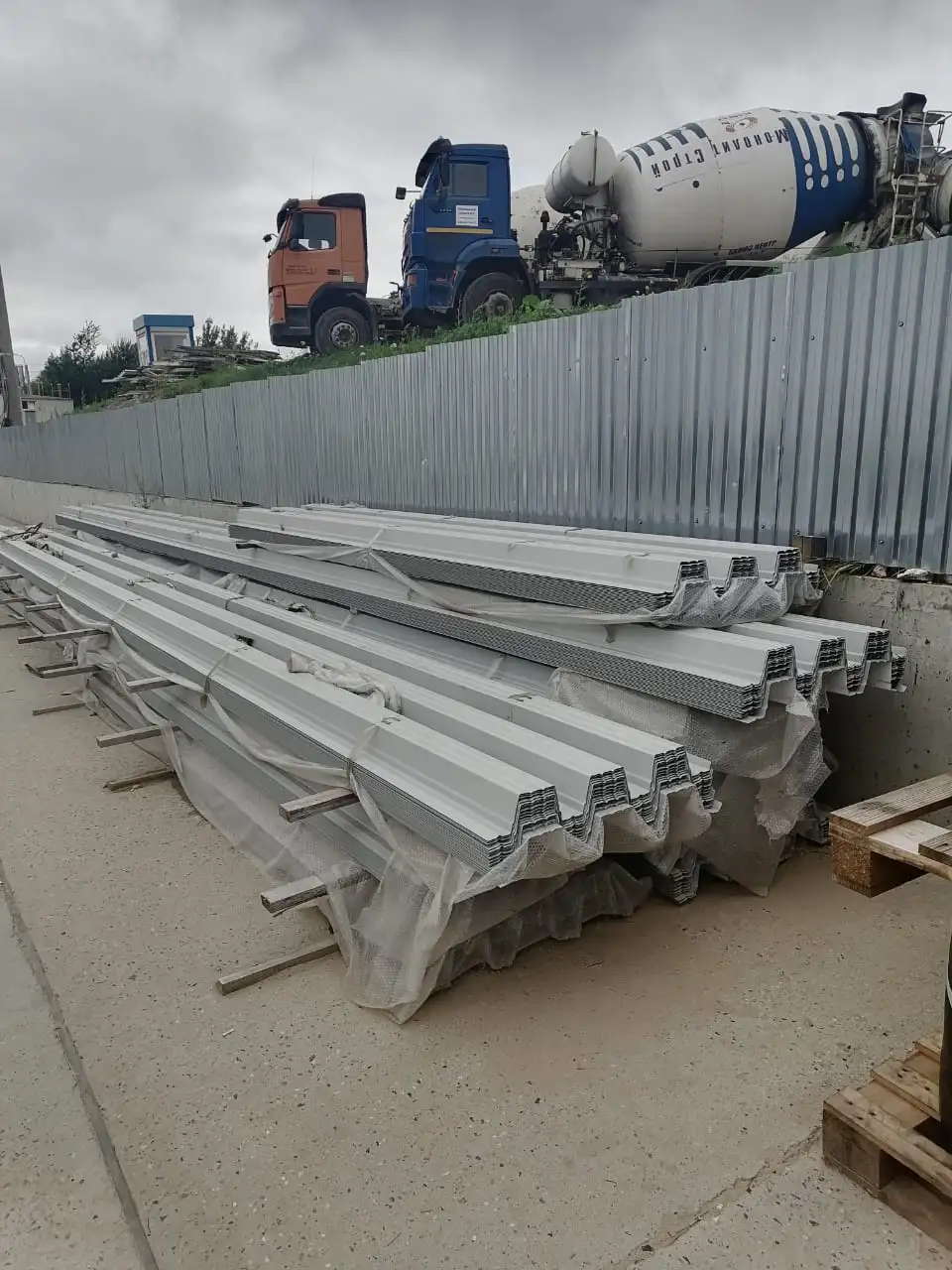 Продам профилированный лист Н-114 новый - Строительные материалы (Барахолка) в Люберцы