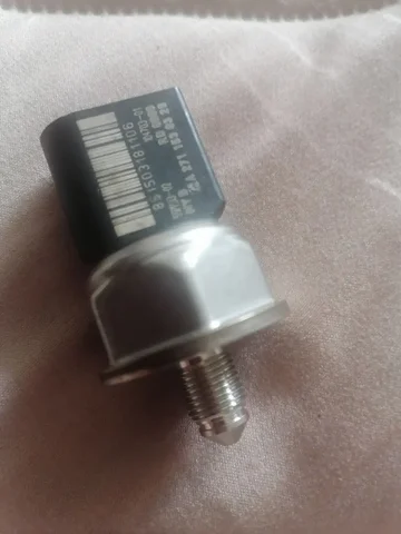 Датчик давления топлива Mercedes-Benz - Автоакустика и установочные элементы в Люберцы