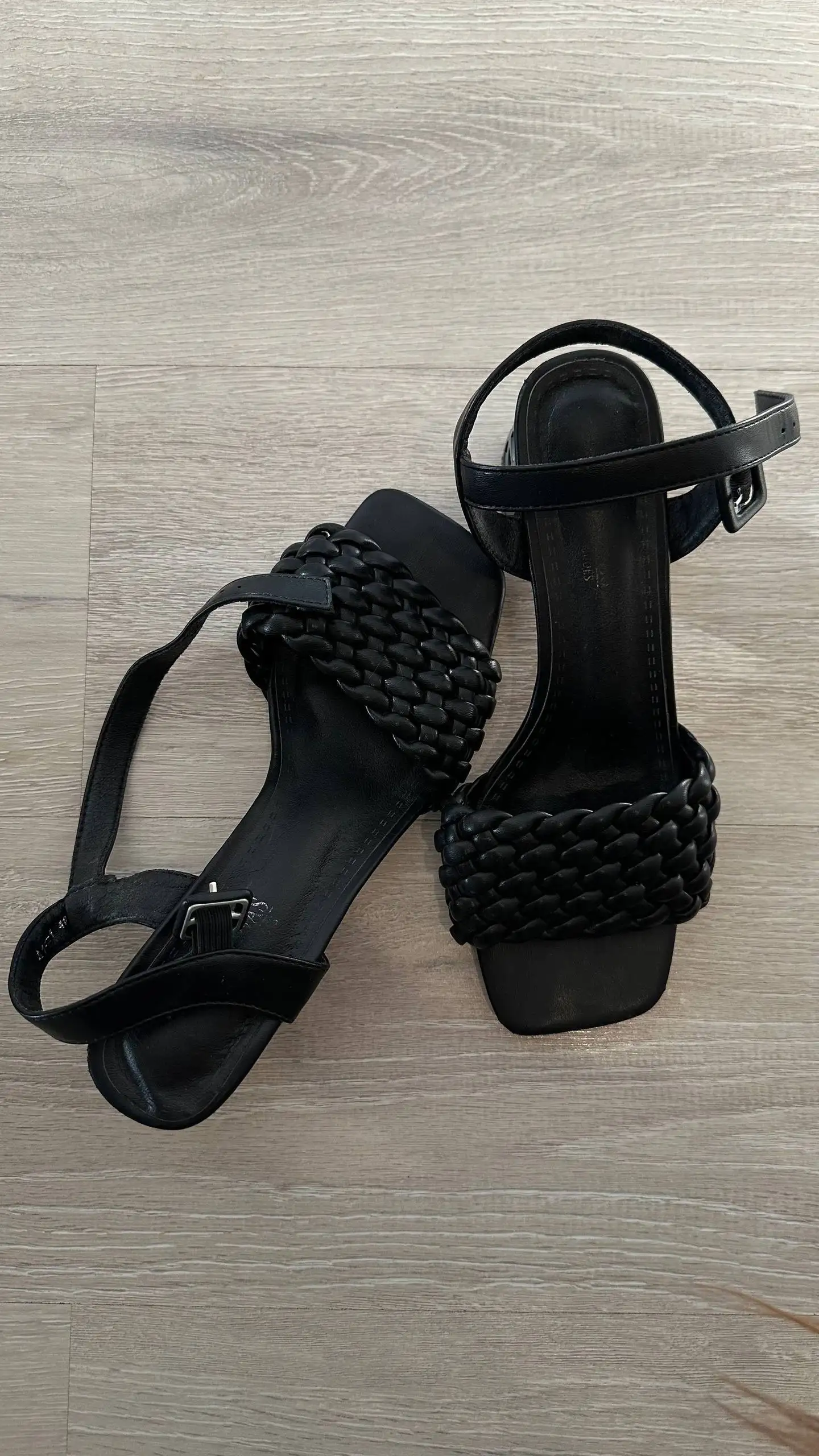 Продажа б/у туфель - Обувь (Одежда) в Люберцы