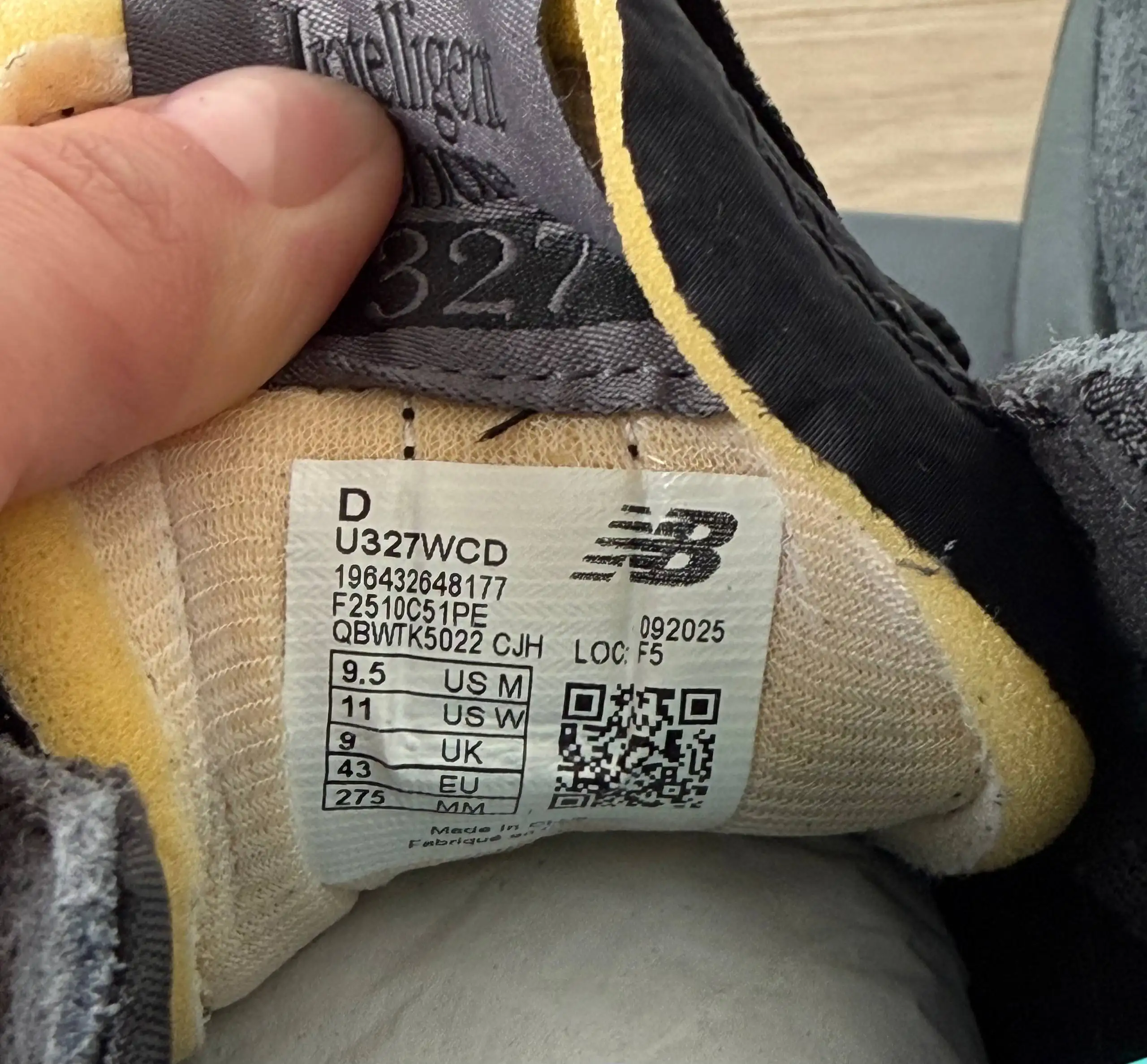 Продам новые кроссовки New Balance 327 размер 43 - Обувь (Одежда) в Люберцы