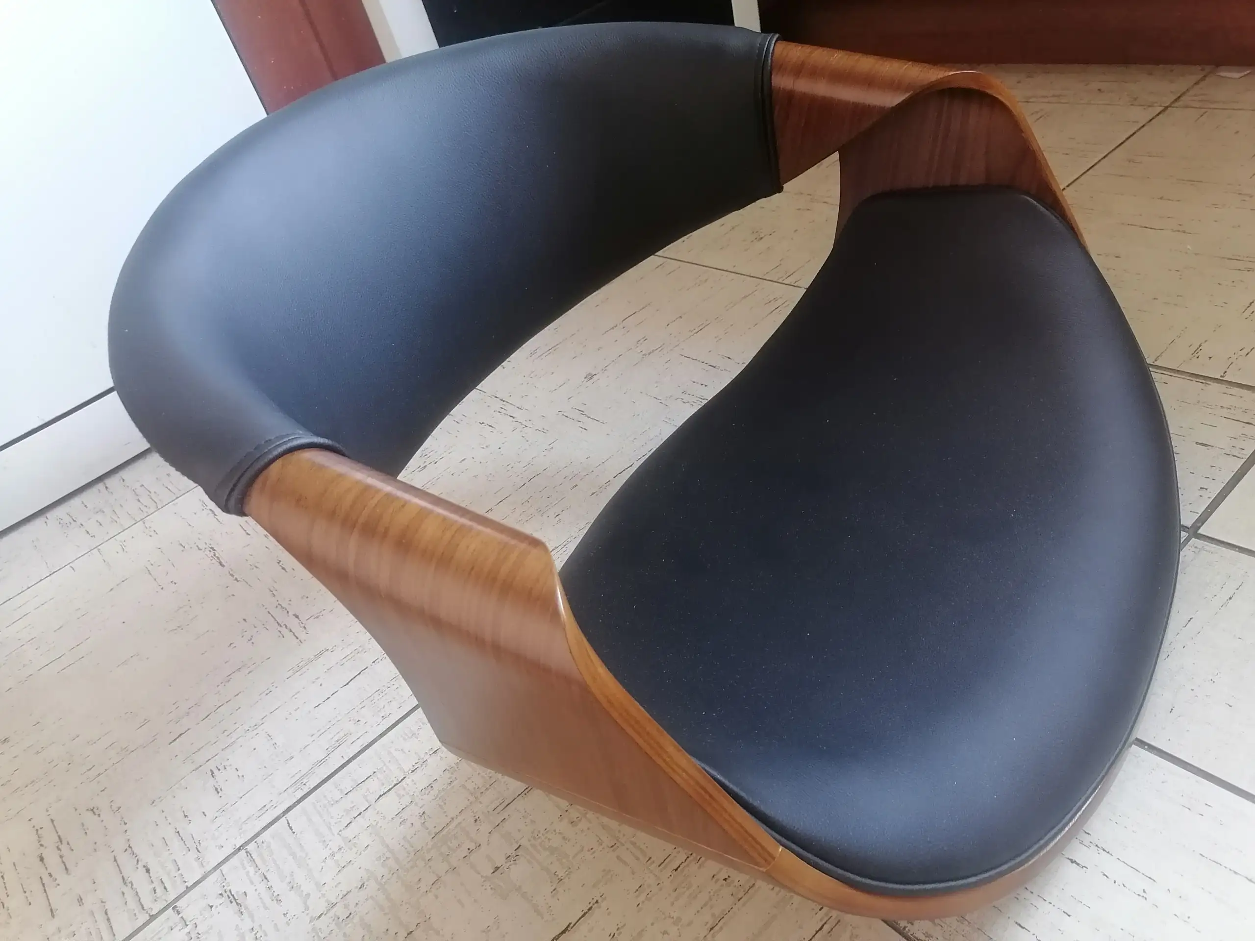 Стул новый с дефектом - Барахолка в Люберцы