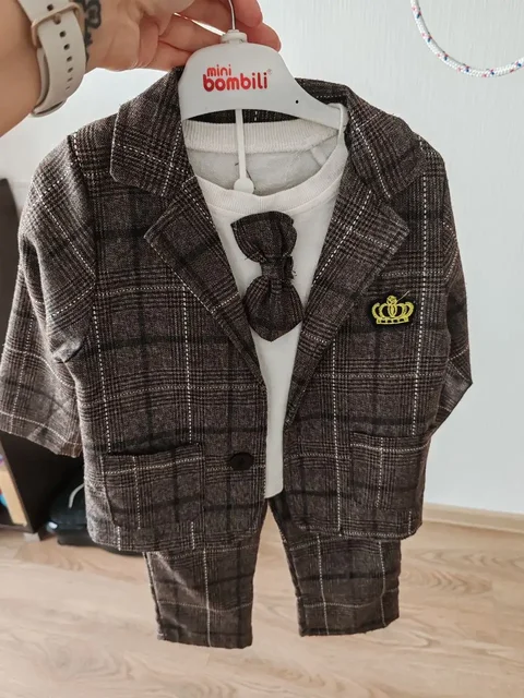 Костюмы 98 и 104 размера - Кроссовки в Люберцы