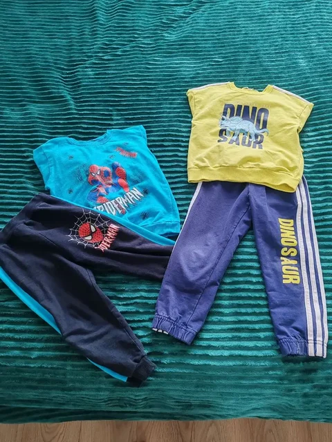 Костюмы по 600 рублей за 2 штуки - Кроссовки в Люберцы