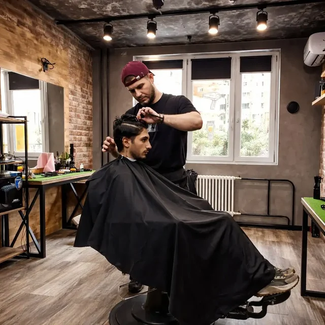 Мужская парикмахерская KingJack с PlayStation и напитками - Парикмахерские услуги в Люберцы