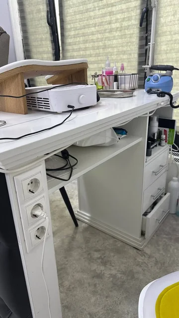 Педикюрное кресло и стол для маникюра - Оборудование для салонов в Люберцы