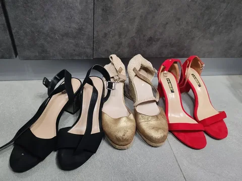 3 пары обуви - Одежда в Люберцы