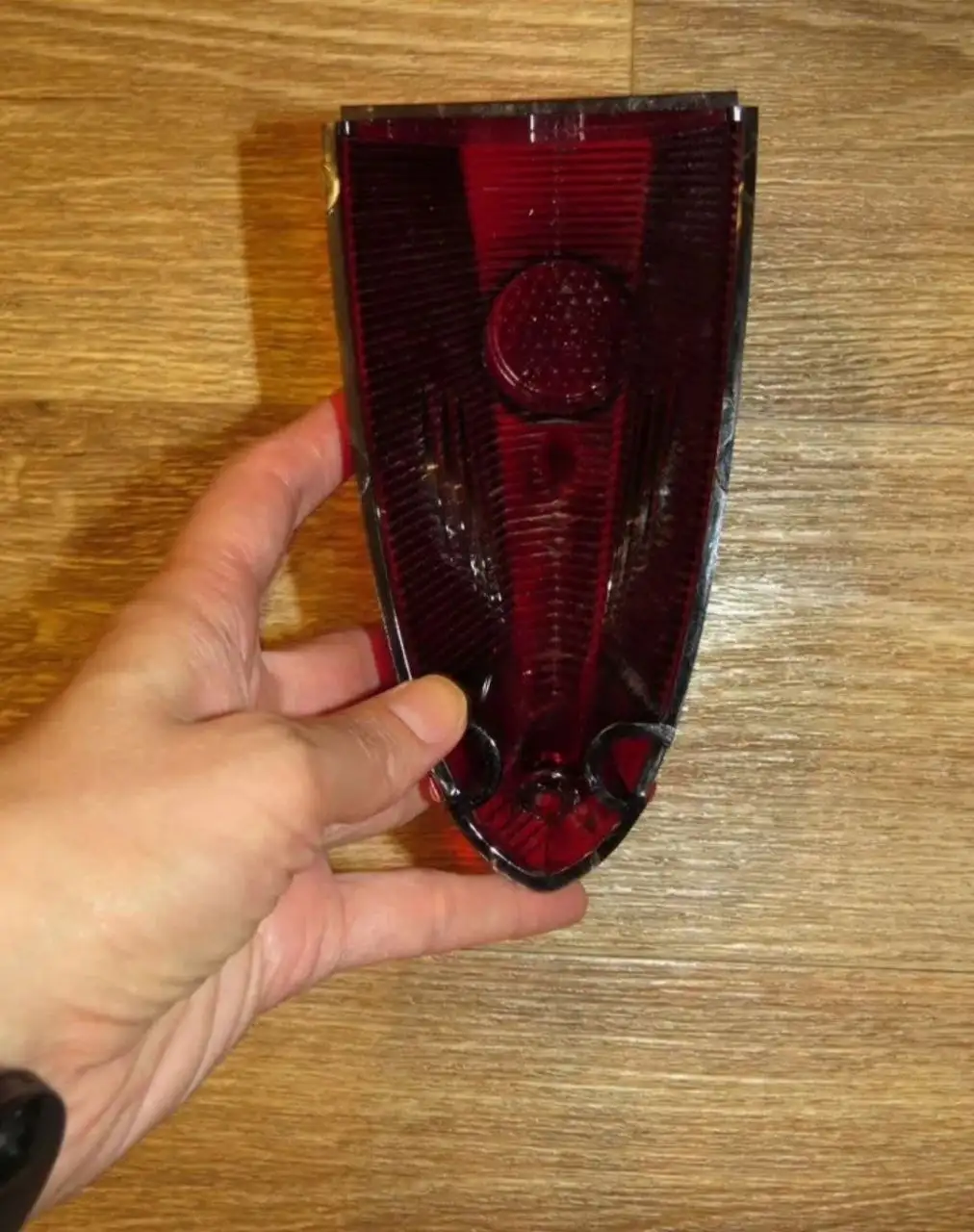 Стекло заднего фонаря Волга ГАЗ-21 - Запчасти (Авто) в Москва