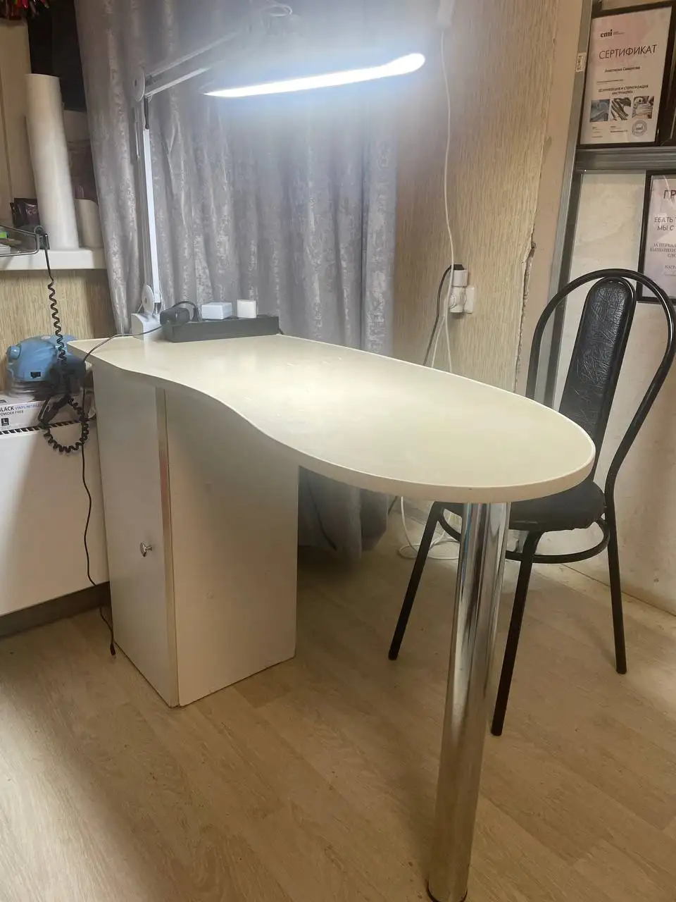 Продам стол для маникюра - Мебель для салонов (Услуги) в Люберцы