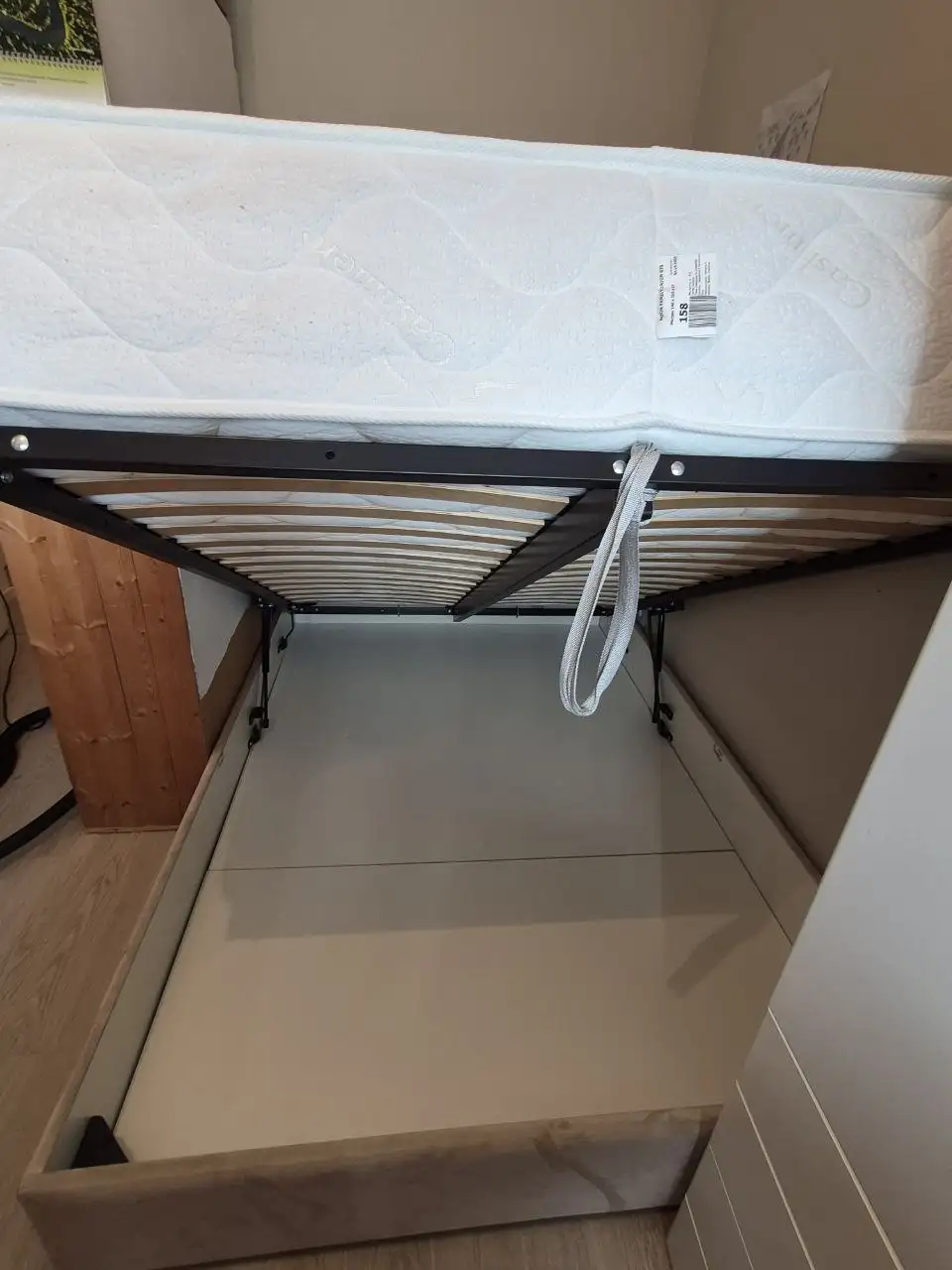Кровать и матрас Moon 140x200 в отличном состоянии - Мебель (Для дома и дачи) в Люберцы