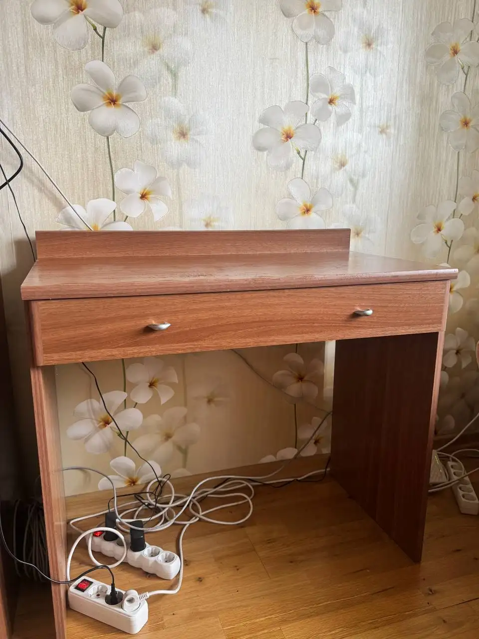 Письменный стол с полками в подарок - Столы (Для дома и дачи) в Некрасовка