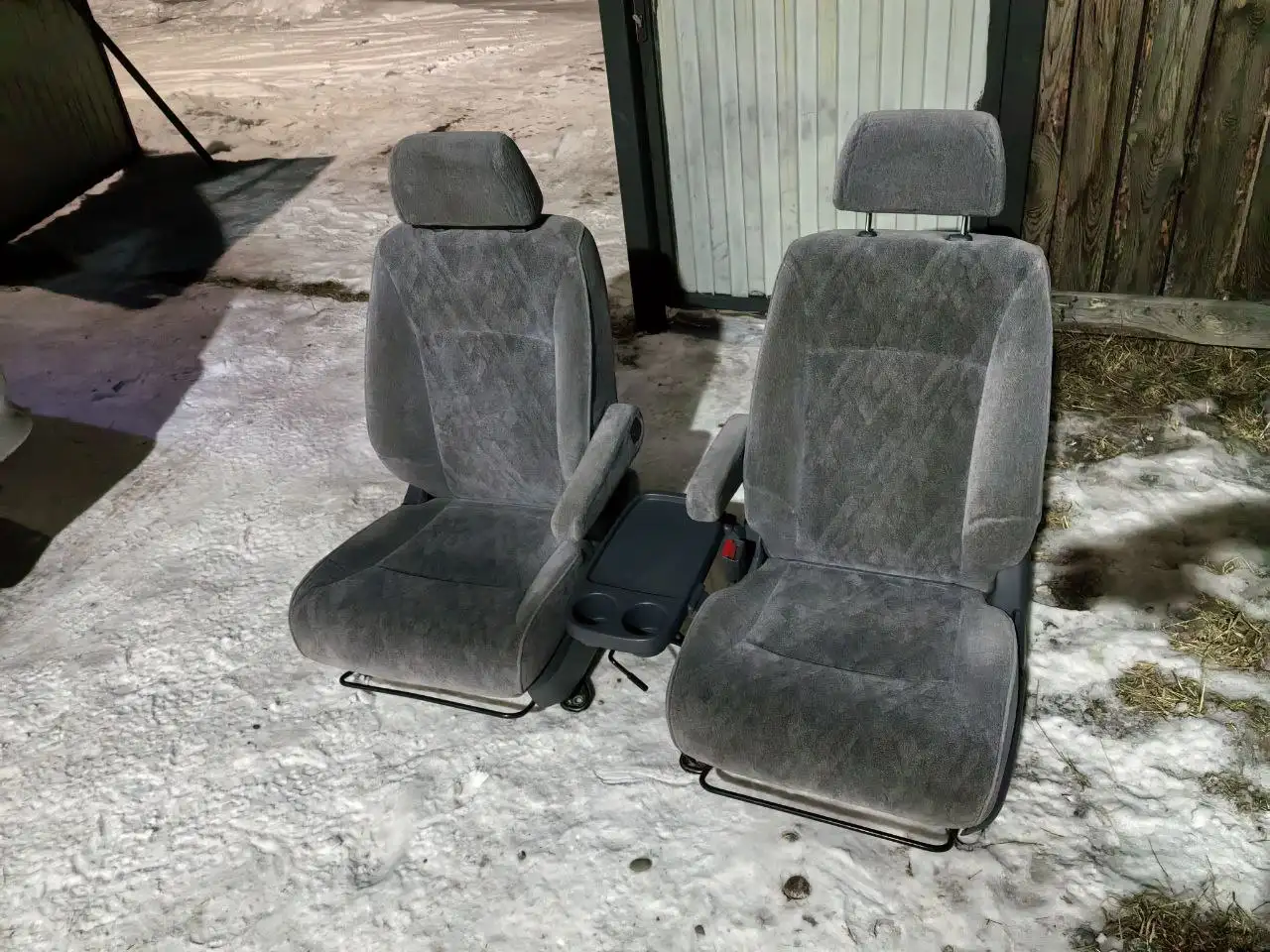 Продажа среднего ряда сидений Honda Odyssey 2001 года - Сидения автомобильные (Запчасти) в Неизвестно