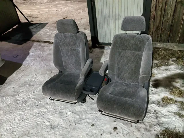 Продажа среднего ряда сидений Honda Odyssey 2001 года - Запчасти в Неизвестно
