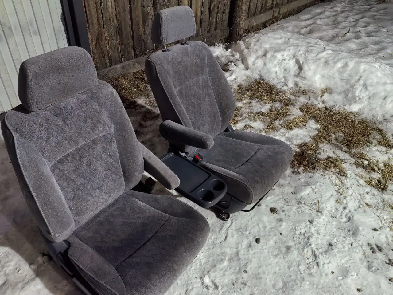 Продажа среднего ряда сидений Honda Odyssey 2001 года - Сидения автомобильные (Запчасти) в Неизвестно