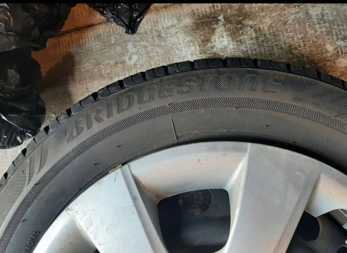 Продажа б/у шин R15 185/60 с дисками - Шины и диски (Запчасти) в Ужур