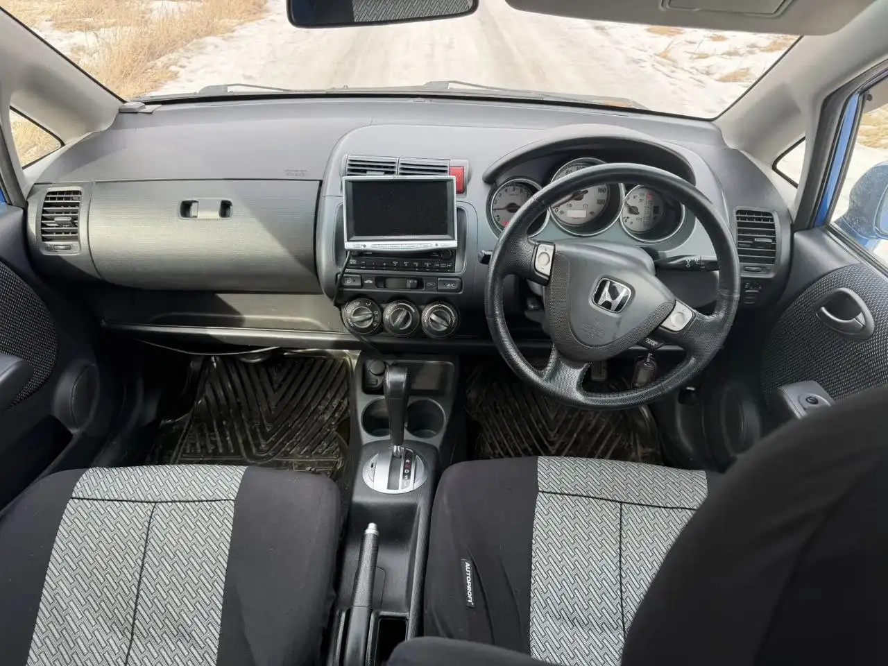 Продажа автомобиля Toyota Fita 2002 года - Легковые автомобили (Авто) в Минусинск