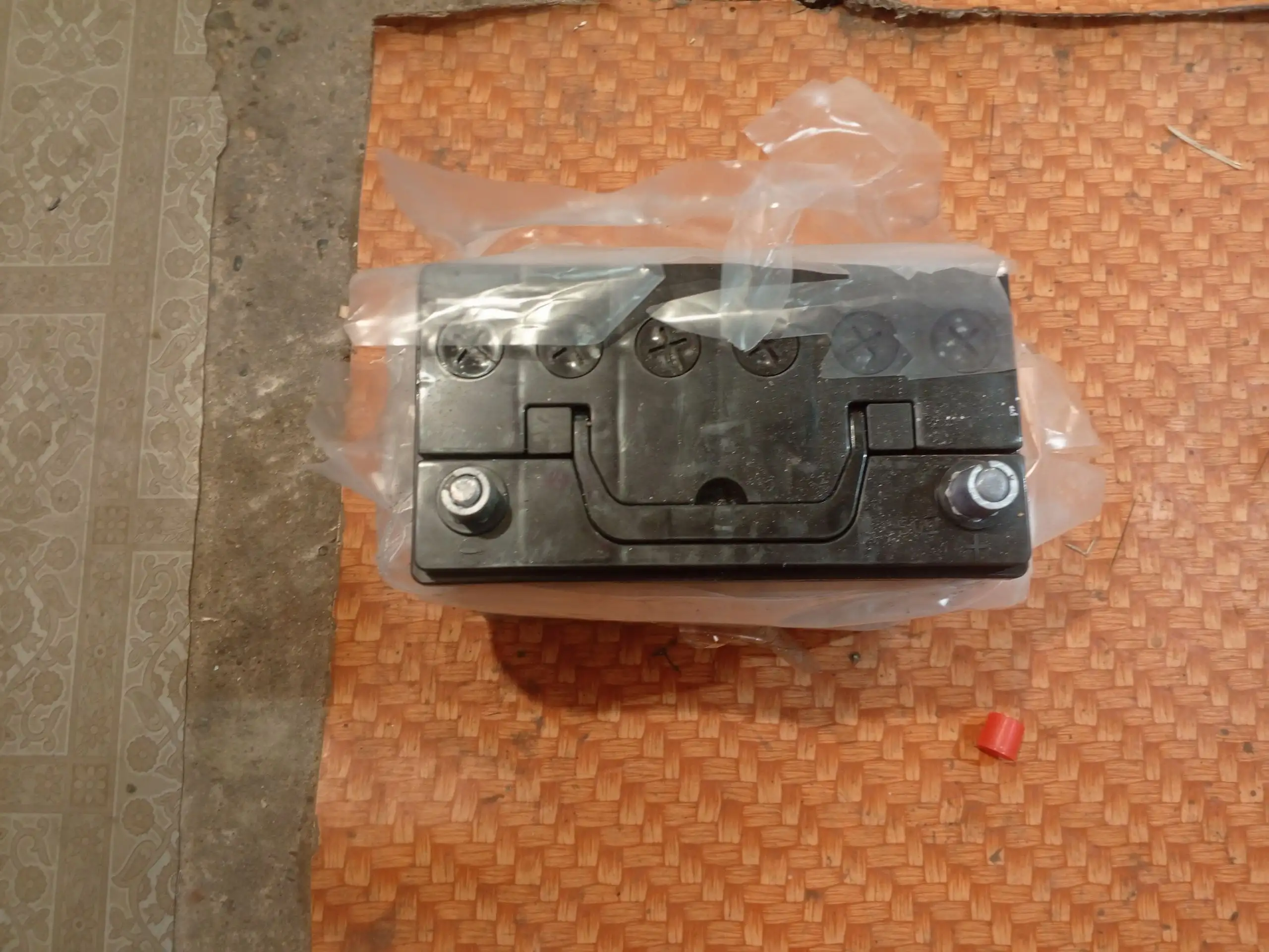 Продам новый аккумулятор 5к - Аккумуляторы (Авто) в Неизвестно