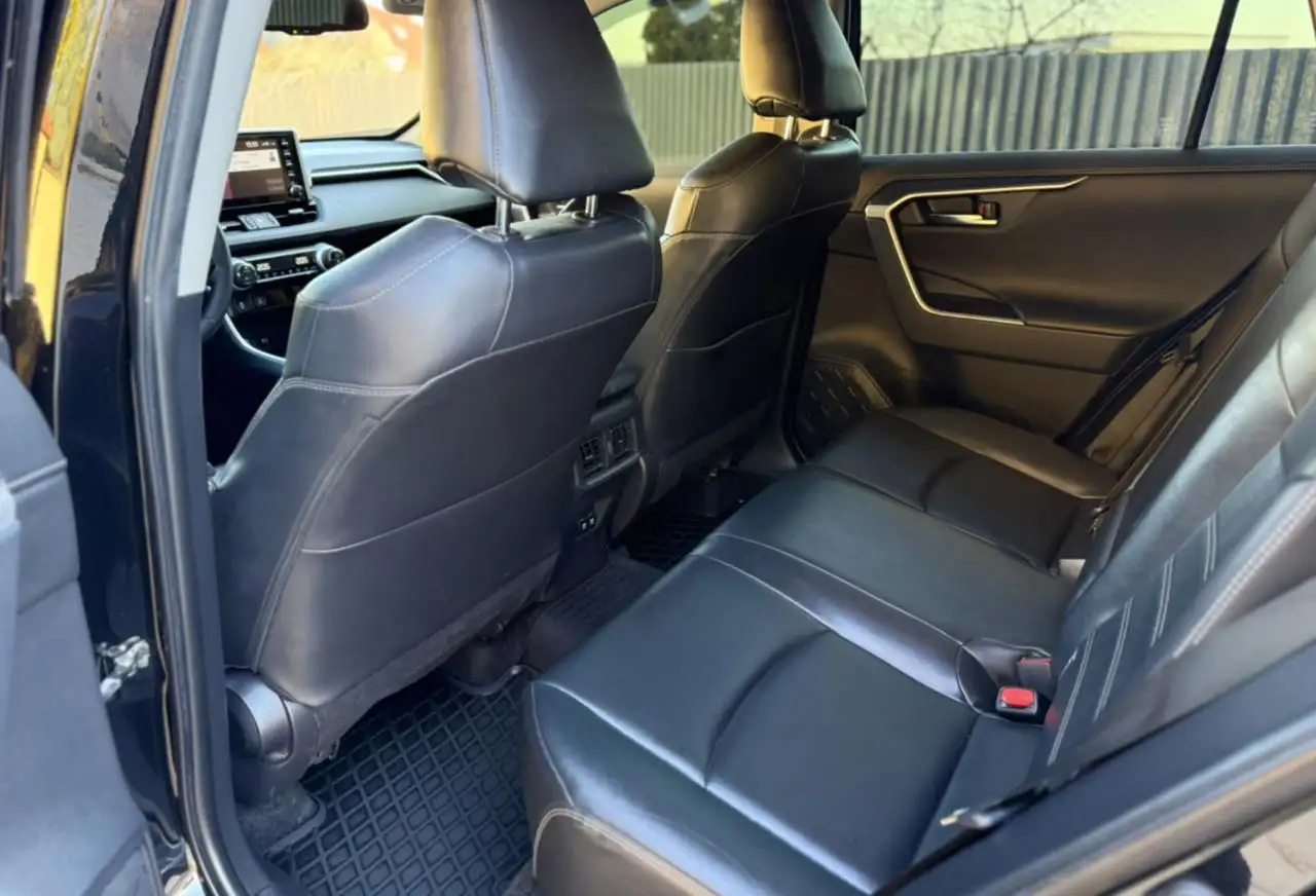 Продажа Toyota RAV4 2019 года в отличном состоянии - Внедорожники/кроссоверы (Авто) в Неизвестно