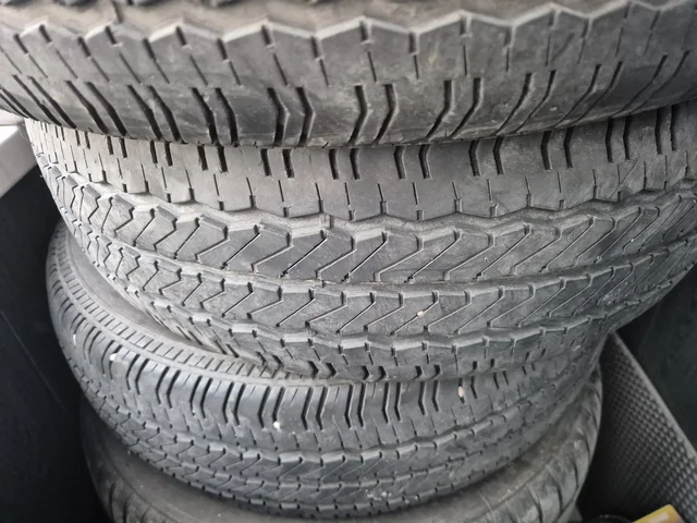 Шина 185/65 R15 в хорошем состоянии - Запчасти в Неизвестно