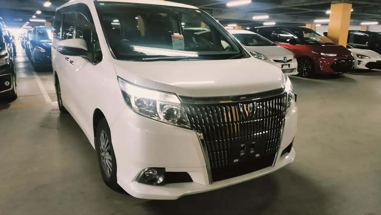 Продам Тойота Есквайер 2017 года - Внедорожники (Авто) в Хакасия