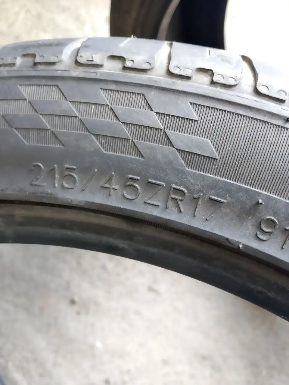 Продам резину 215/45/17 - Шины и диски (Авто) в Абакан