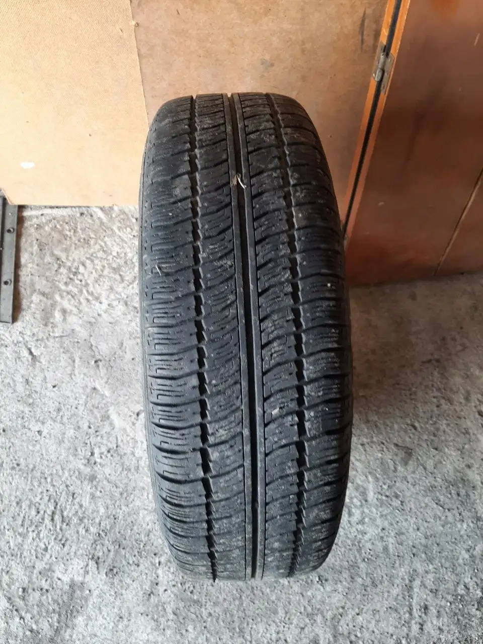 Продажа шин 175/65/14 и 205/70/15 - Шины и диски (Авто) в Неизвестно