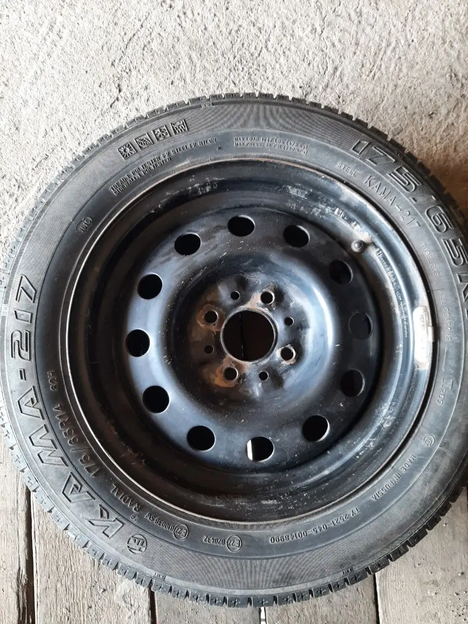 Продажа шин 175/65/14 и 205/70/15 - Шины и диски (Авто) в Неизвестно