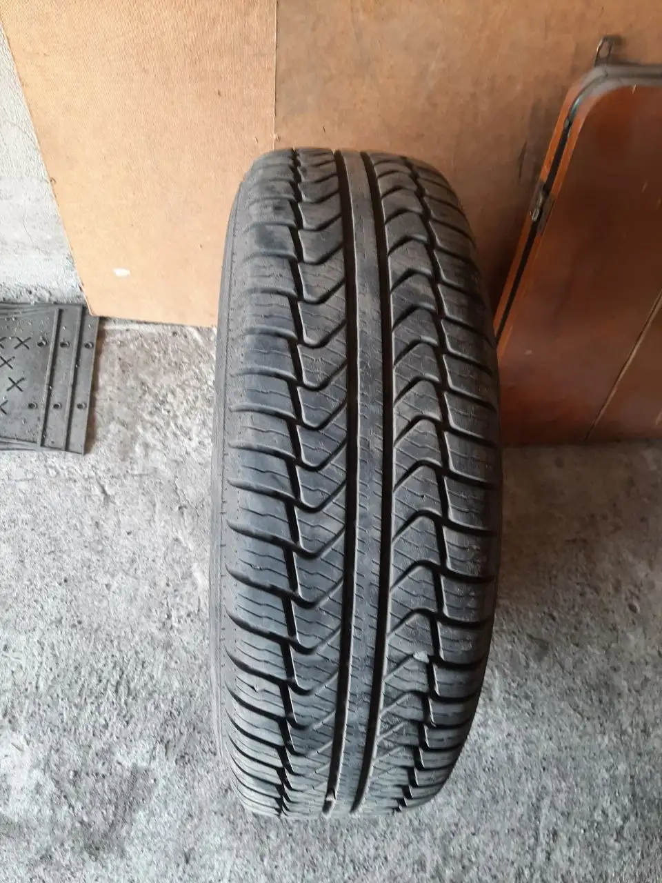 Продажа шин 175/65/14 и 205/70/15 - Шины и диски (Авто) в Неизвестно