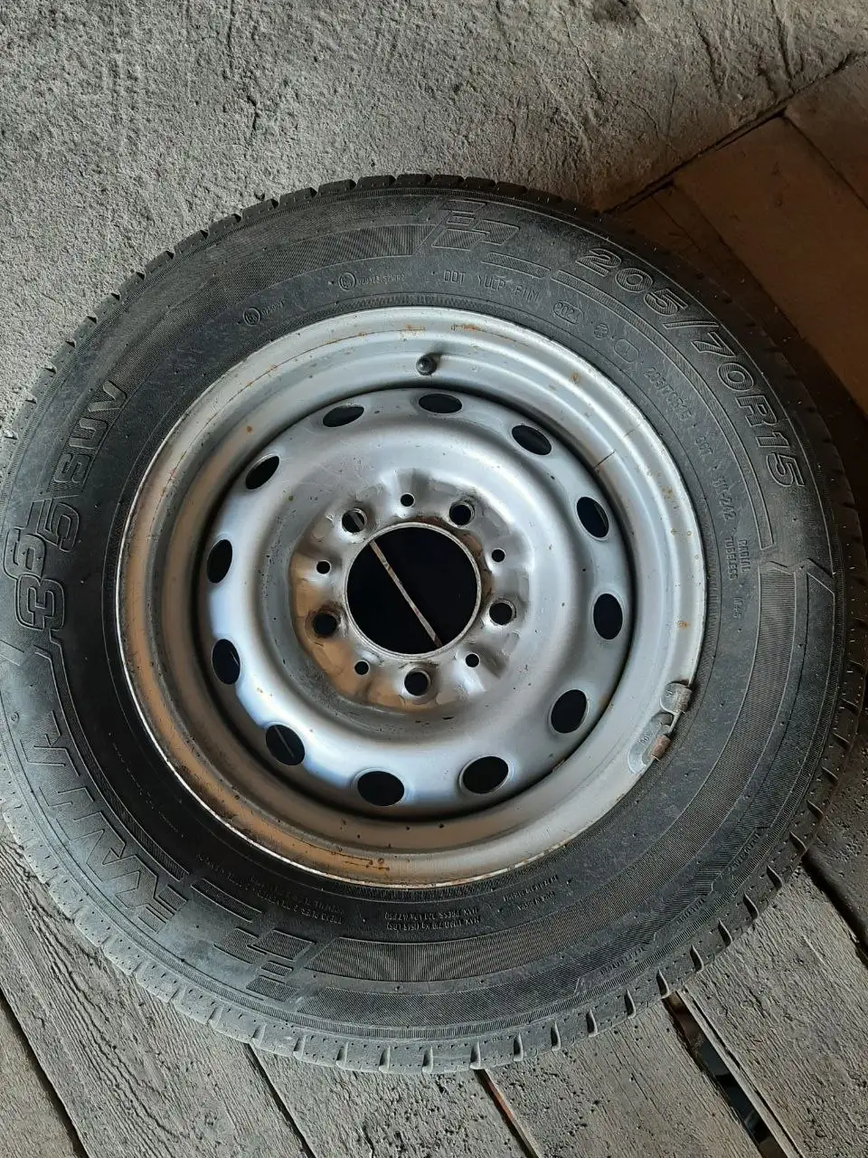 Продажа шин 175/65/14 и 205/70/15 - Шины и диски (Авто) в Неизвестно