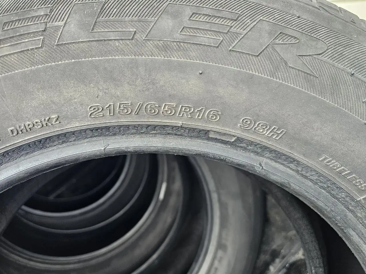 Продажа резины BRIDGESTONE 215/65/16 - Шины и диски (Запчасти) в Хакасия