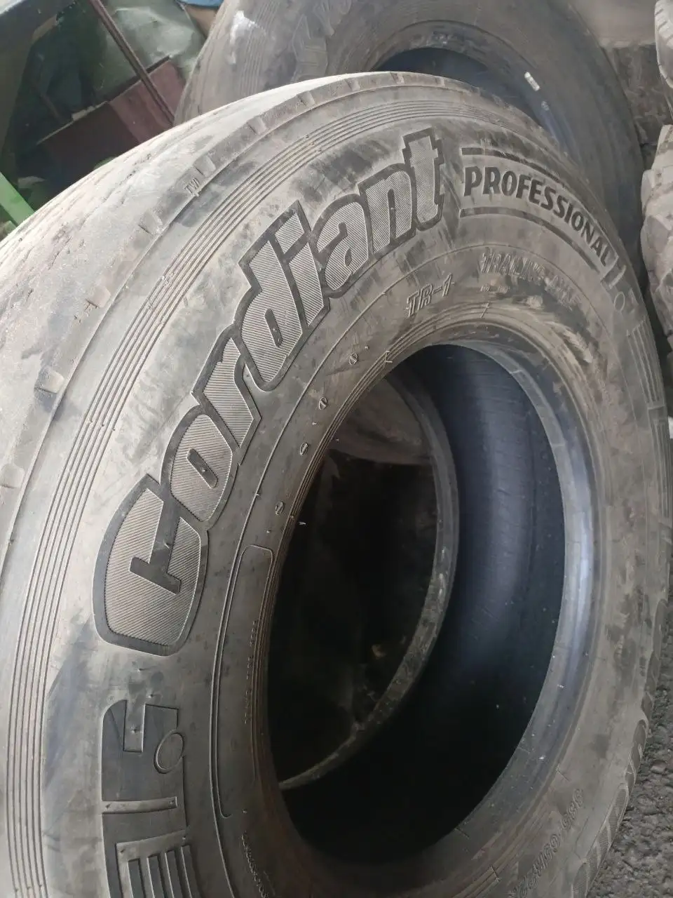 Продам грузовые колеса 22.5 - Шины, диски и колёса (Авто) в Неизвестно