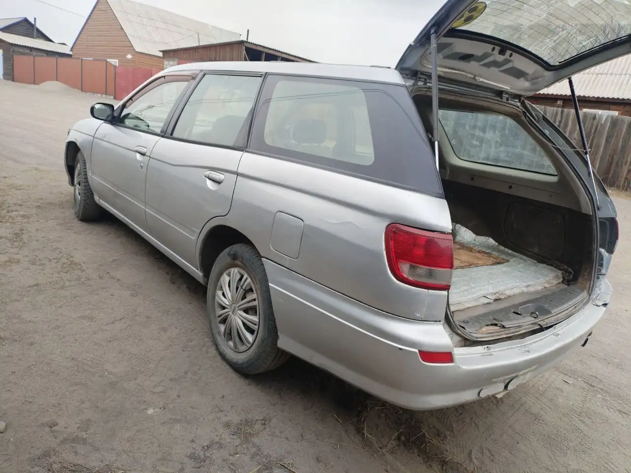 Ниссан Эксперт 2000г 1.8 - Легковые автомобили (Авто) в Неизвестно