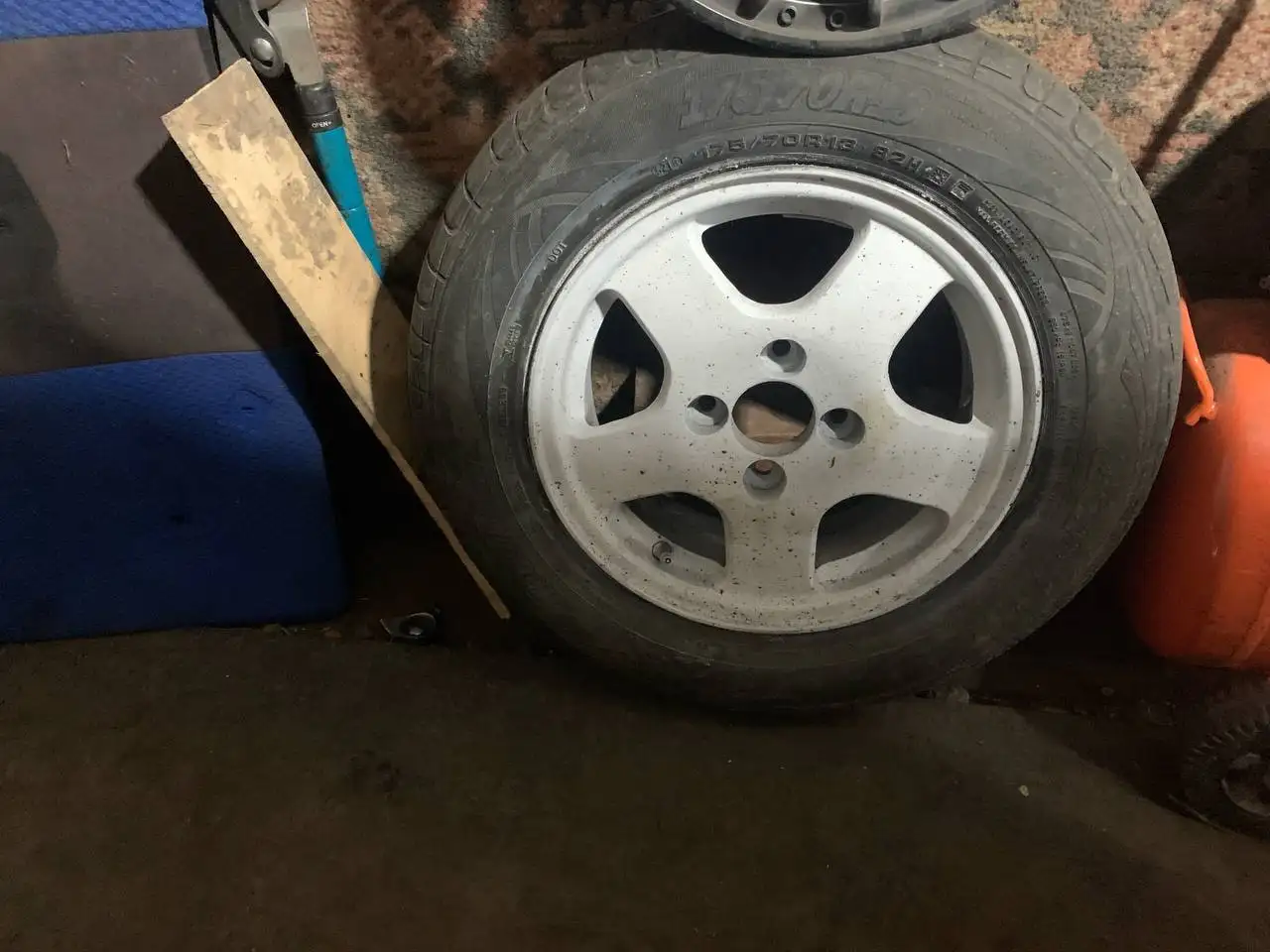 R13 комплект колес в сборе - Колеса и шины (Авто) в Красноярск