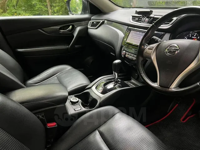 Nissan X-Trail 2015, богатая комплектация, вложения 500+ тыс. - Легковые автомобили в Владивосток