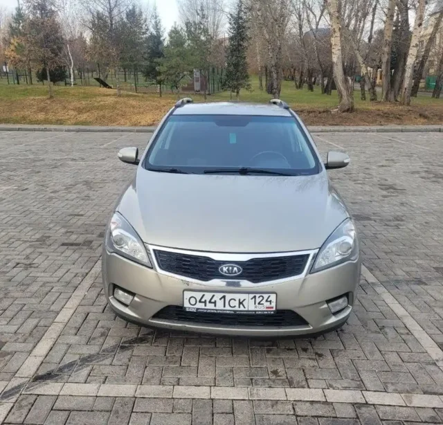 Продам KIA CEED 2010г.в., двигатель 1.6, АКПП - частное объявление в Красноярск