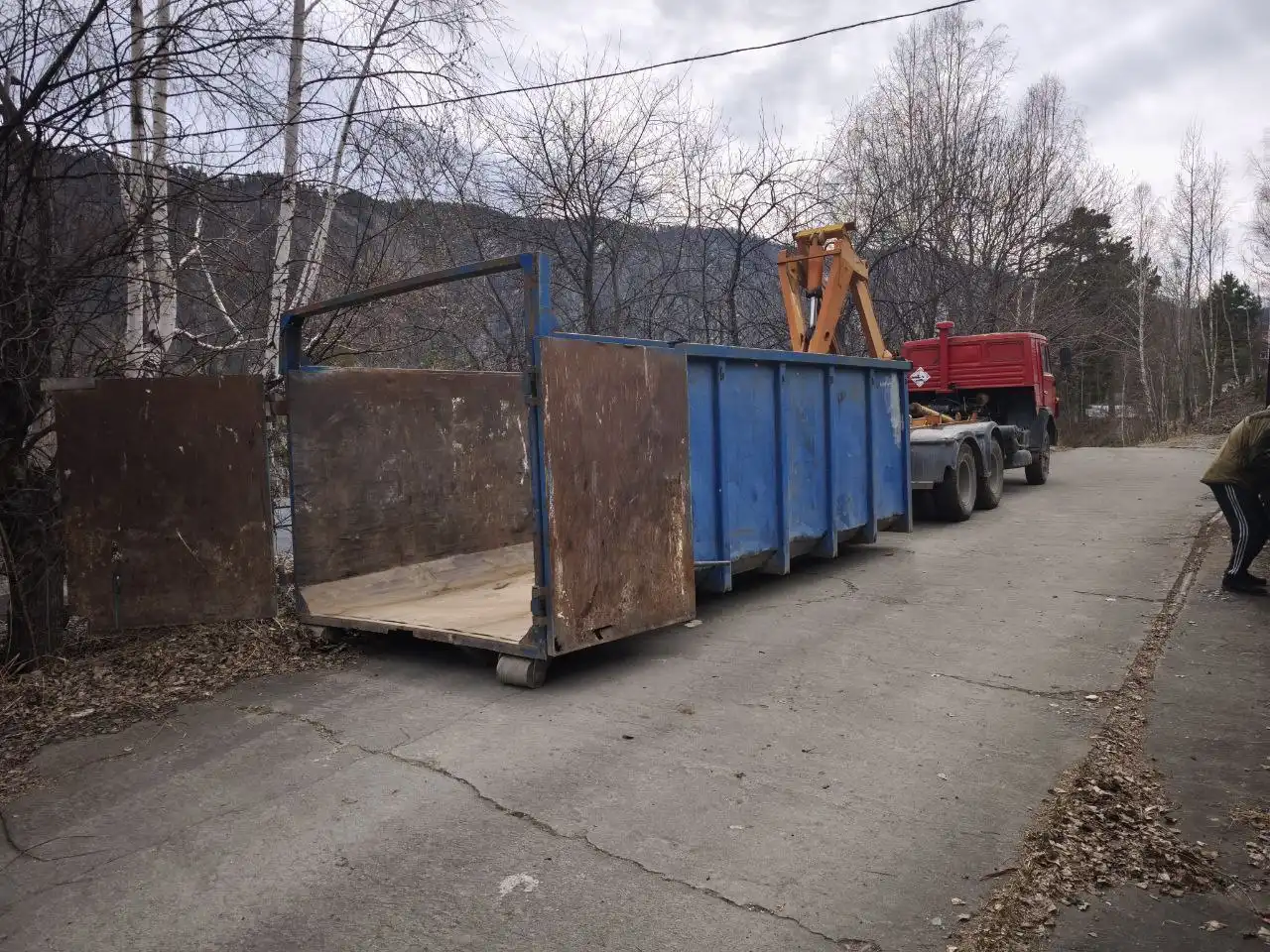 Продажа КамАЗ мультилифт (бункеровоз, контейнеровоз) с контейнером