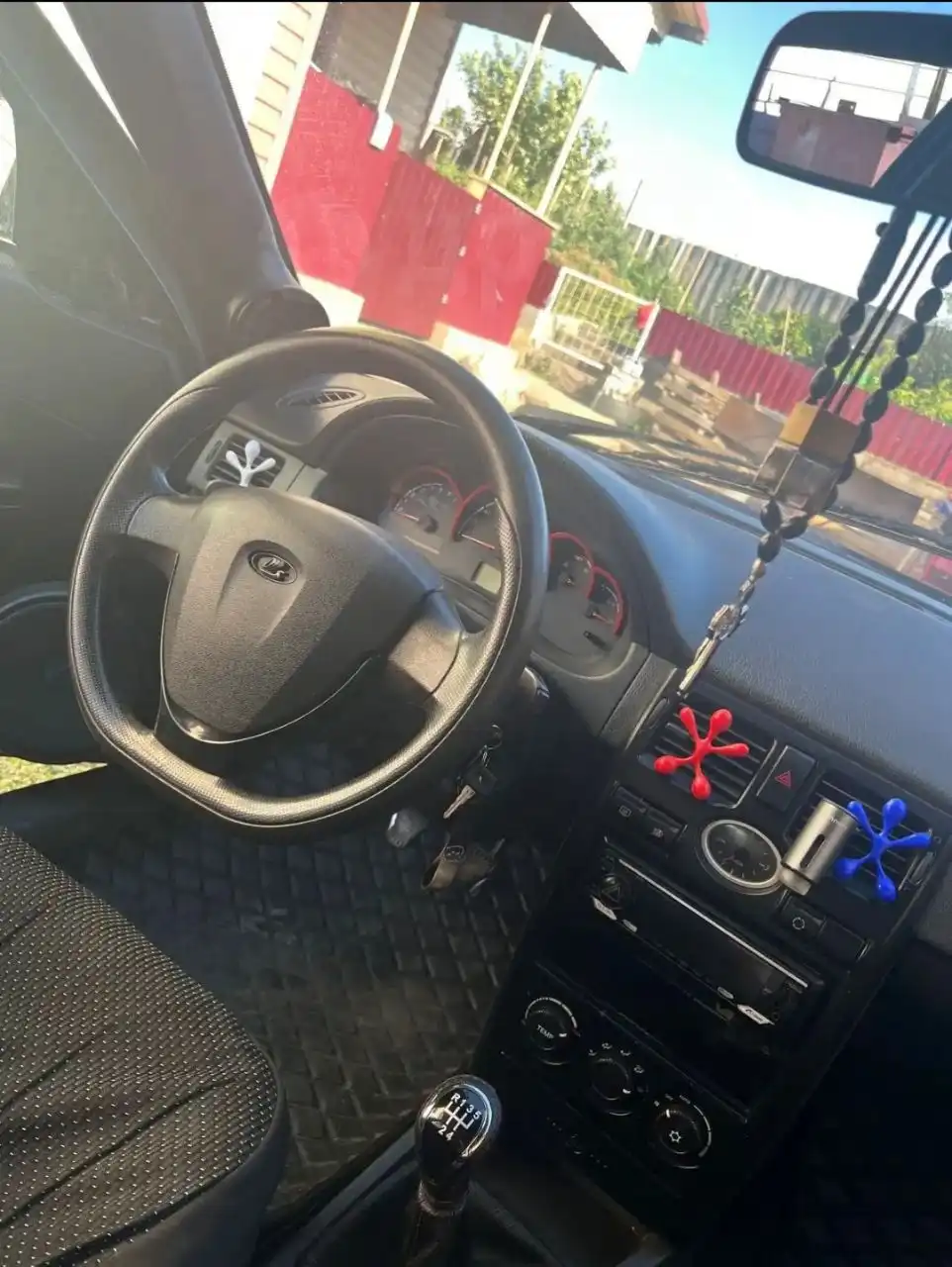 Продажа автомобиля 9 лет без номеров и литья