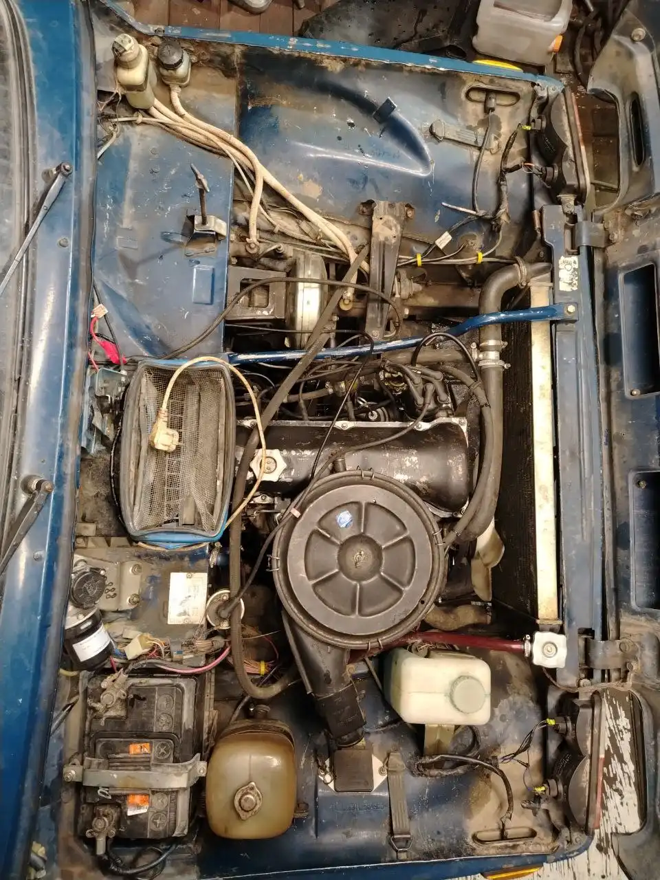 Продажа автомобиля 2001 года на ходу - Легковые автомобили (Авто) в Неизвестно