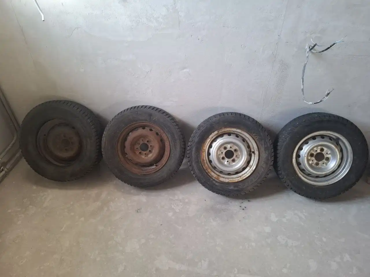 Продам диски R13 ВАЗ с зимней резиной 175/70/13 - Диски и шины (Запчасти) в Неизвестно